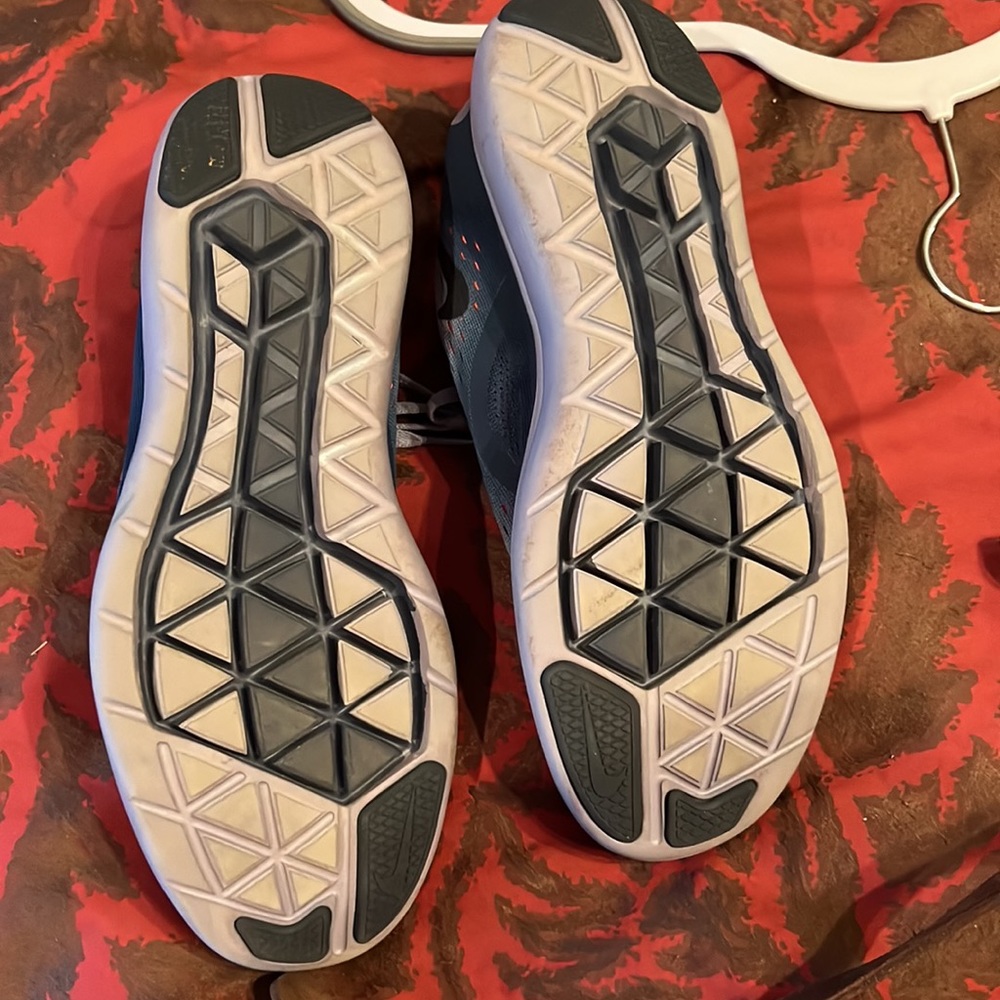 Mens Nike Running Shoe Like new Size 9 - Picture 3 of 3